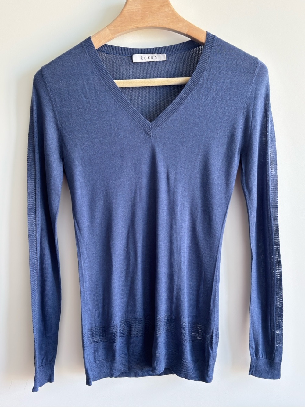 Kokun Navy V-Neck Lightweight Sweater